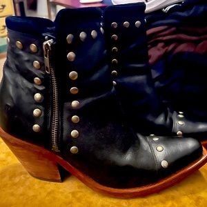 Justin Boots ~ Reba Leather Studded 9-1/2 Never Worn